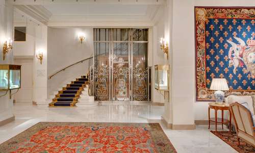 Le Bristol Paris's lobby Le Bristol Paris's lobby