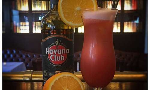 A Planters Punch is one way to start this sunny weekend
•
•
•
#phoenixcopenhagen #summertime #summervibes #finallyfriday #weekend #cocktails #4stars #citycenter #copenhagen #luxury #tipkbh #havanaclub #havanarum #havana #drinks #freshdrink #freshcocktail #aok #wonderfulcopenhagen #friday #traveltips #citytips #copenhagenlife #deldinby #explorecopenhagen #discovercopenhagen #wanderlust
