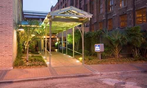 Hampton Inn and Suites–Convention Center