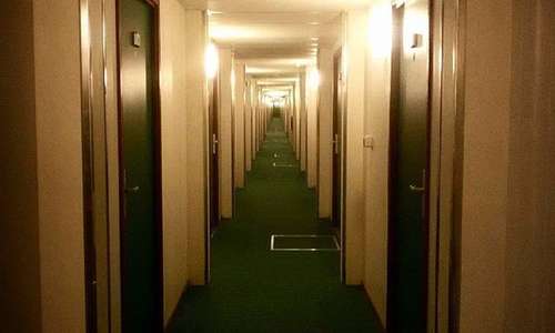 Twilight zone.
#birthdaymemories #botel #amsterdam #travelling #netherlands #lovetotravel #boathotel #amstelbotel #igersportugal #twilightzone #greencarpet #endlesshall