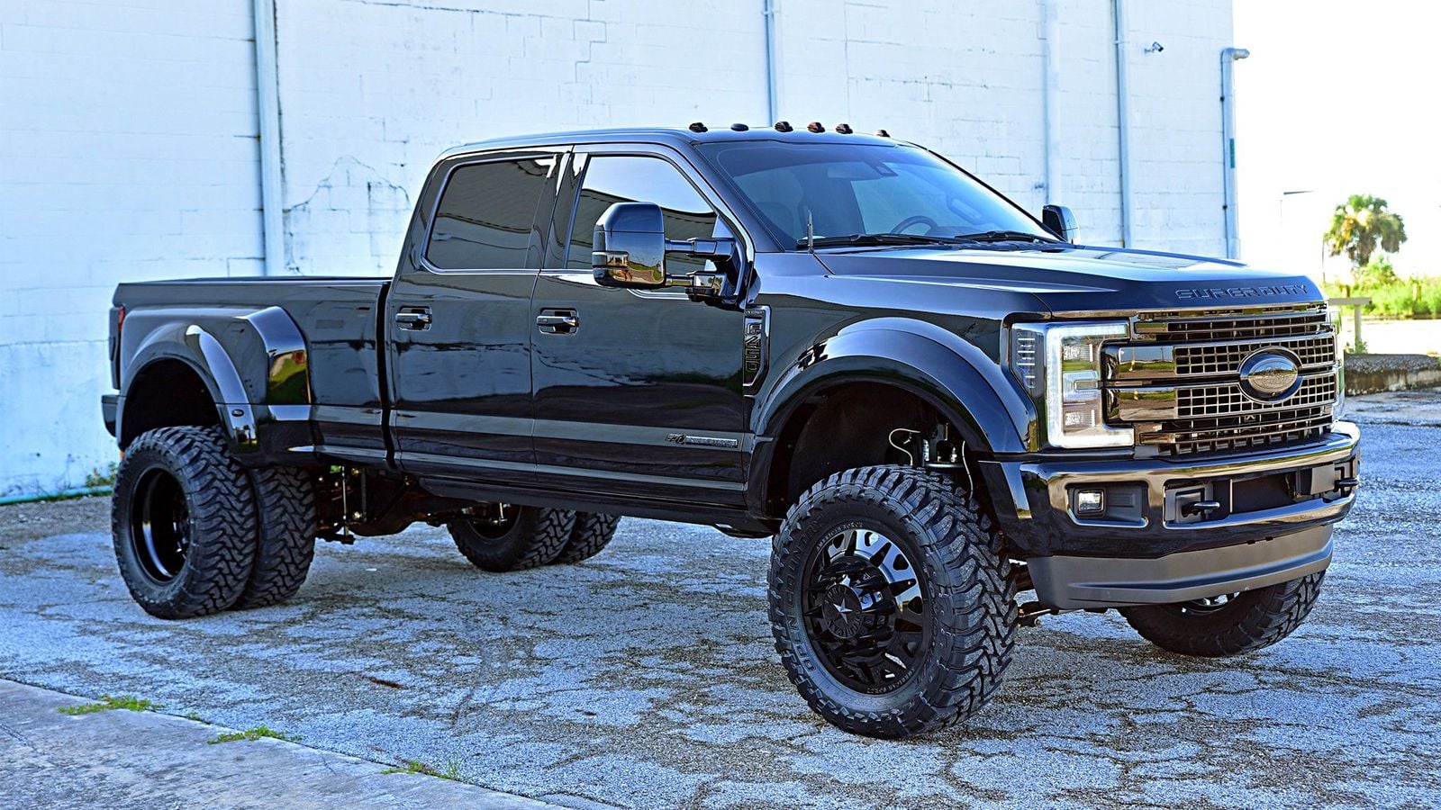 Lifted All Black Ford F450 Looks Sinister Fordtrucks