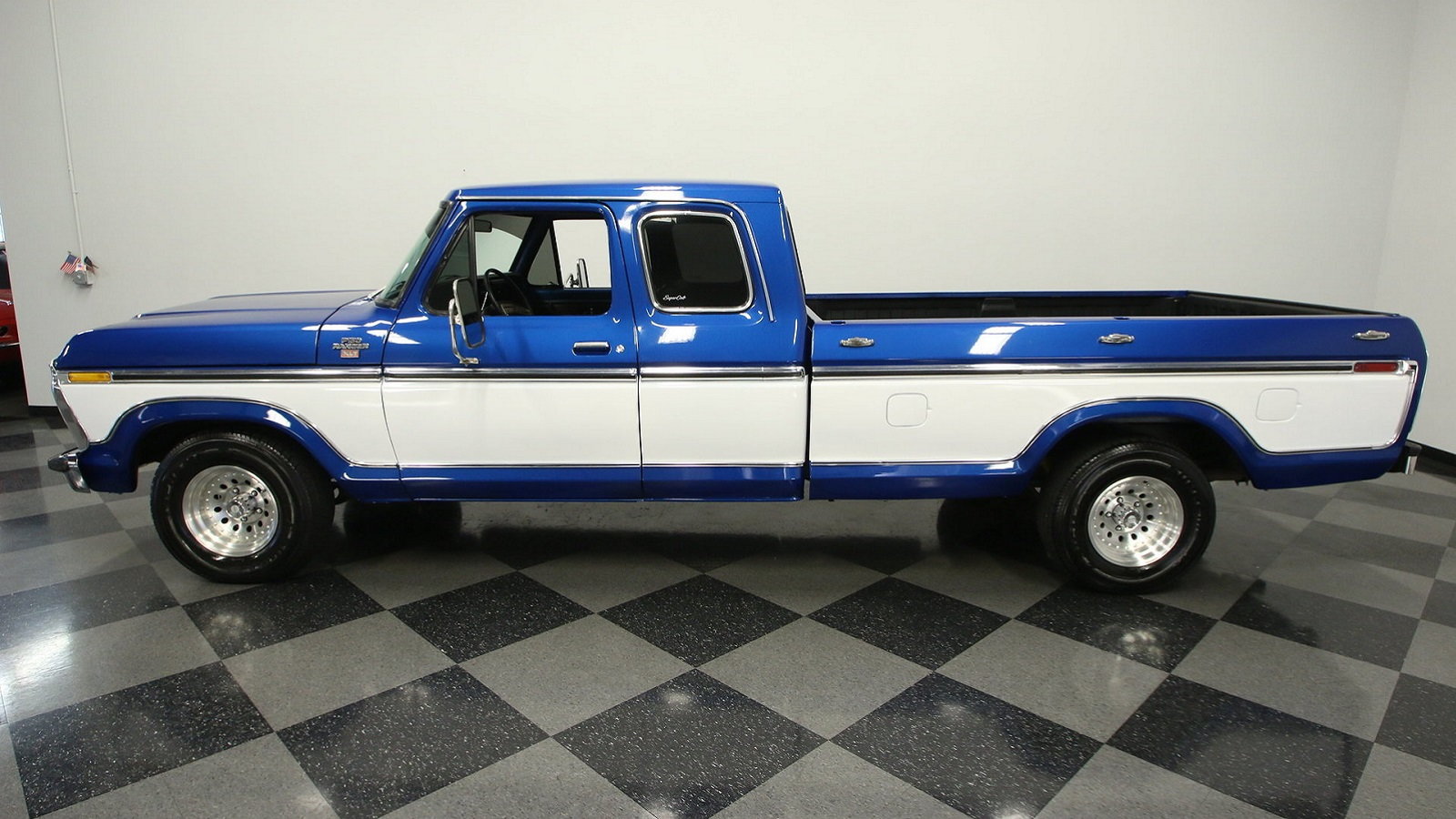 Daily Slideshow 1977 Ford F 150 Super Cab Is One Smooth Cruiser Ford Trucks 