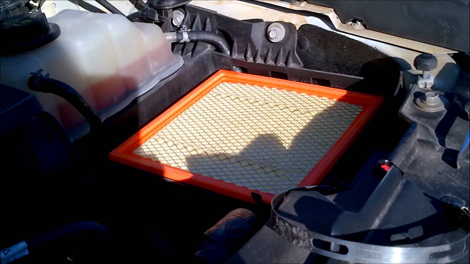 F-150/F-250: How To Replace Your Air Filter | Ford-trucks