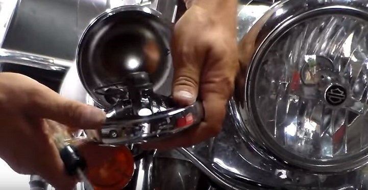 Harley Davidson Touring Replacing running lights