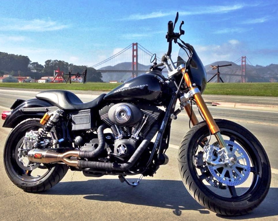 A Dyna with a multitude of engine, brake and suspension mods