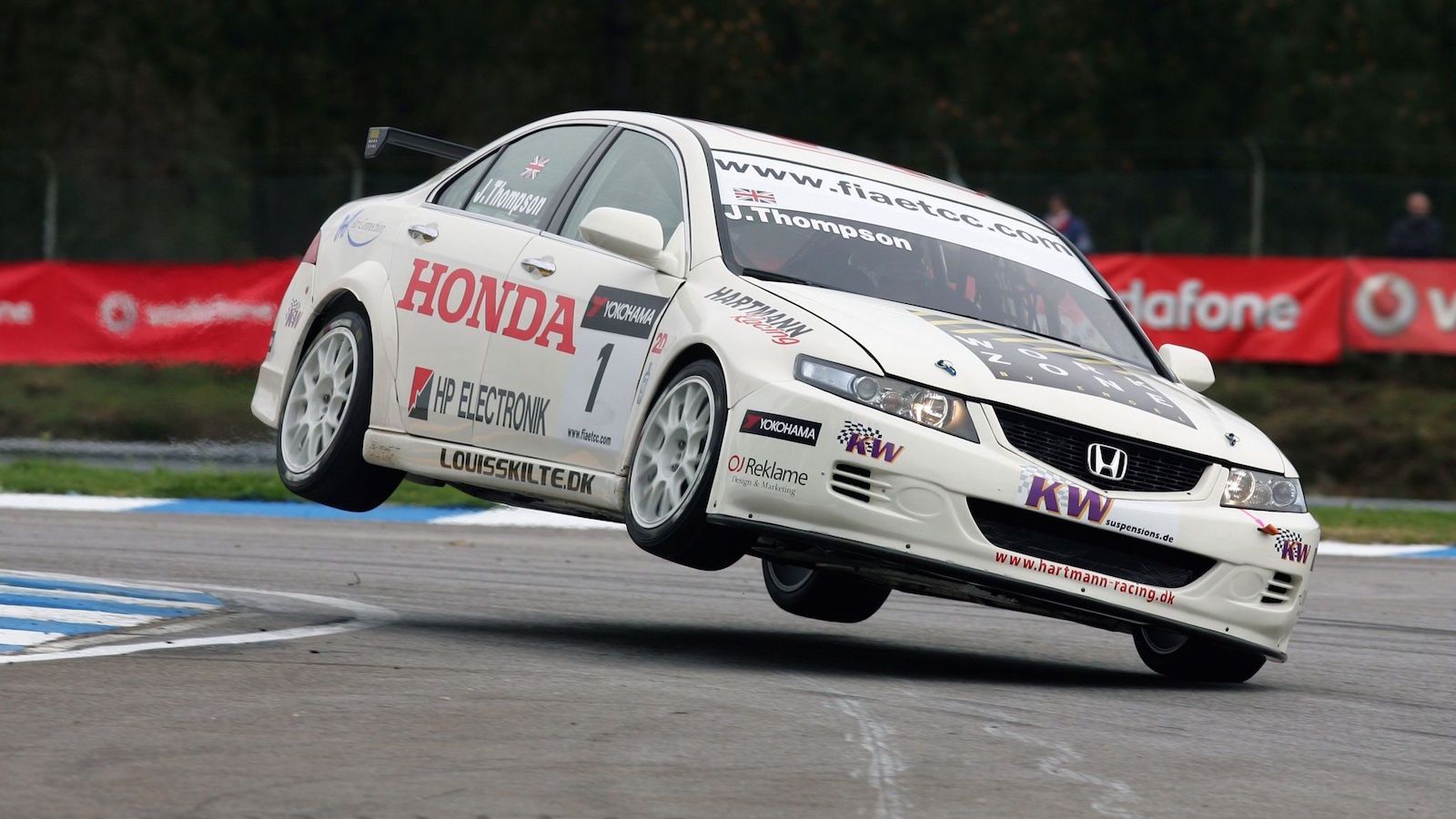 6 Thoughts on Time Attack vs. Wheel to Wheel Racing Hondatech