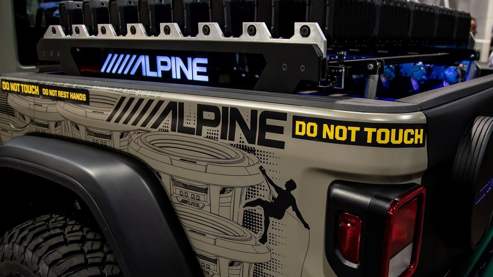 Alpine Equalizer Gladiator Is One Big Rolling Boombox Jkforum