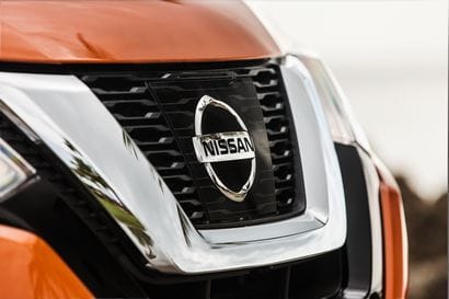 2017 Nissan Rogue SL grille detail