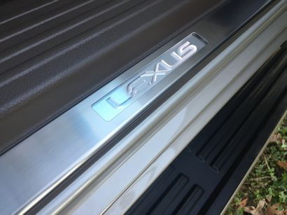 2016 Lexus GX460 front kick plate detail