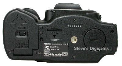Pentax *ist D, image (c) 2003 Steve's Digicams