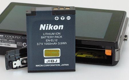 nikon_s70_battery.jpg