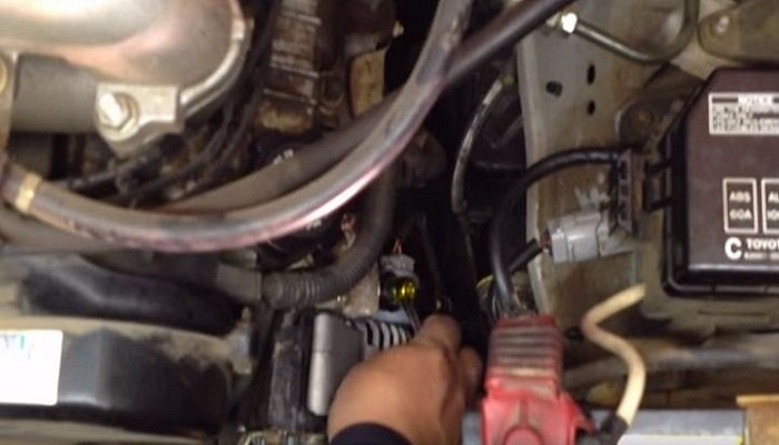 Toyota 4Runner removing alternator and belt