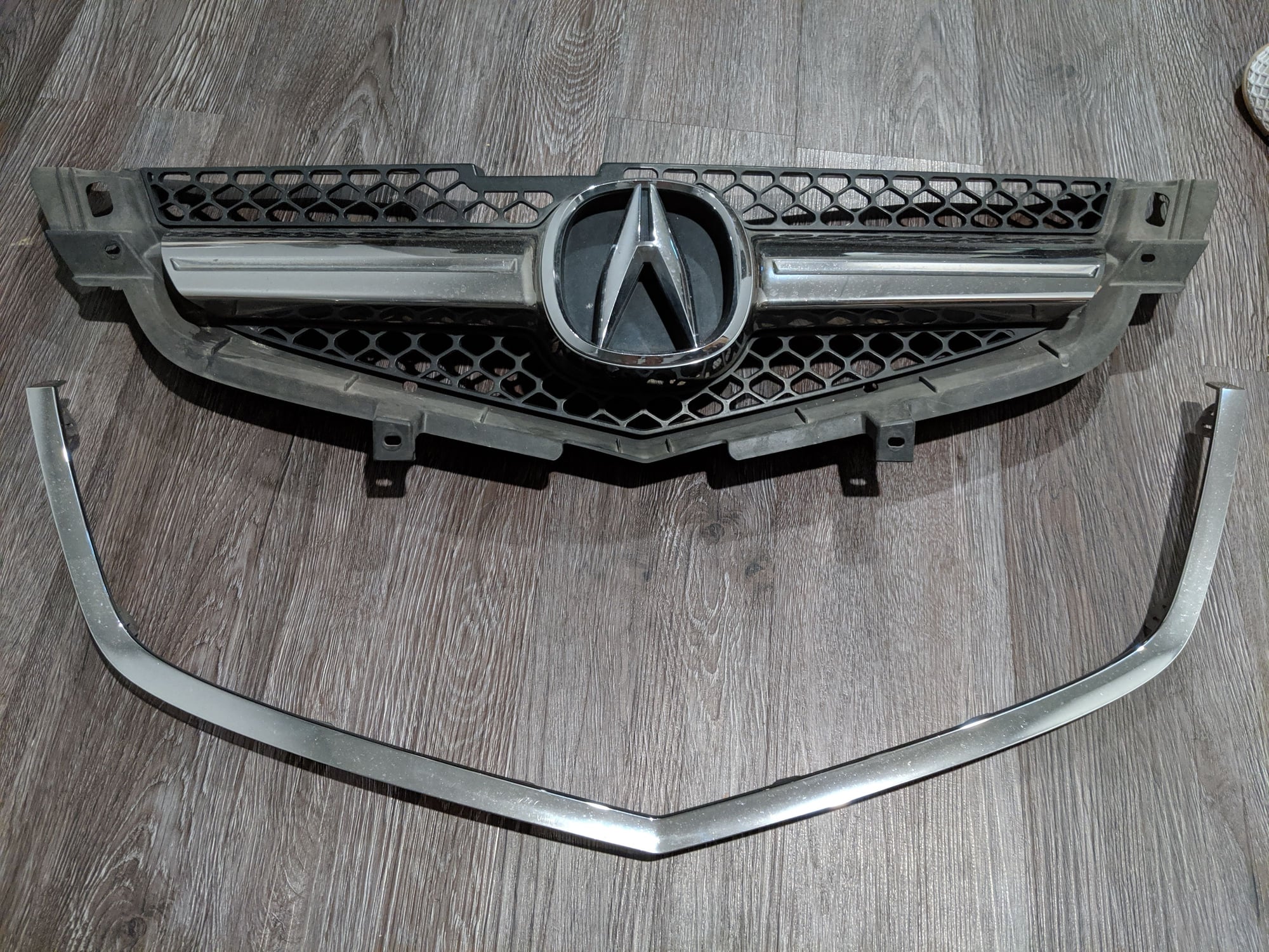 Exterior Body Parts - SOLD: TL Type S honey comb mesh grille & v trim - Used - 2007 to 2008 Acura TL - St Louis, MO 63126, United States