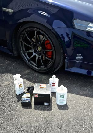 Hit the car with some Autoglym products this weekend. Bodywork shampoo, Vinyl Cleaner for the carbon fibre roof and accents...Super Resin Polish (shit is AMAZING) and a coat of HD wax (polymer, carnauba and microcrystallines)