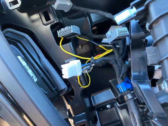 Pull back the wiring insulation enough room for the white power cable to attach idle stop clip