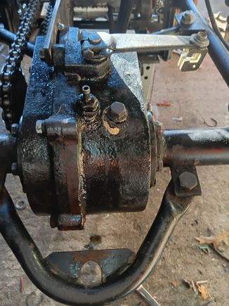 Reverse gearbox part of diff, with lever type pulley on top.