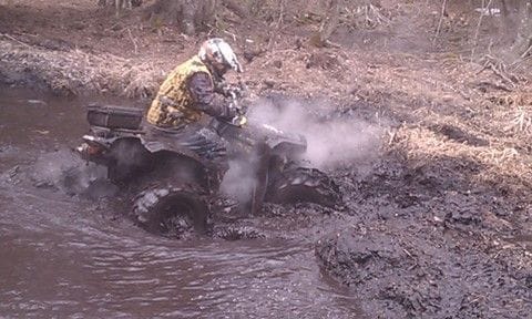 play'in in a mud pit on the rene 800x