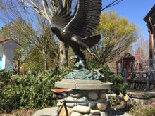 Sculptures ( not murals ) on the menu.

Eagles up..../\ /\.  Bears down....\/ \/..