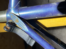 Seat stay with Tommassini logo and 3 stripes