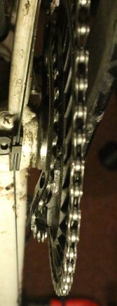 can see the missing screw better
