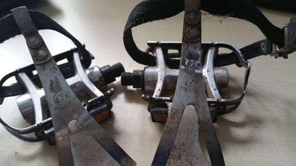 These are not Campi clips but ALE brand clips.  I guess they were a popular replacement back in the day 