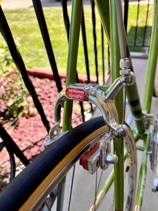 Unique Weinmann "Symetric" side pulls, will be interesting to see how they behave on the road. Original to this bike.