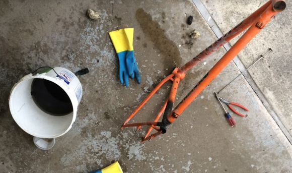 the black gunk in the bucket is oxidized aluminum seatpost