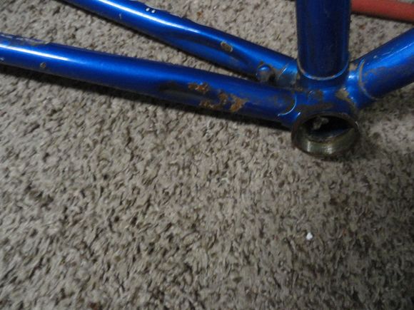 Lots of rust on the chain stays 
