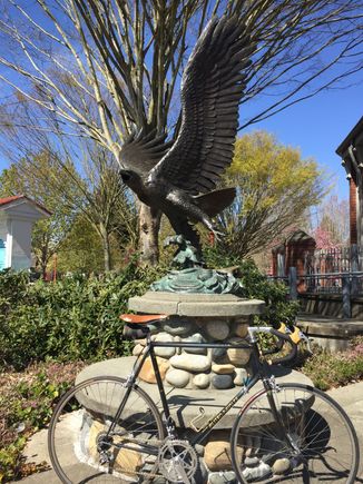 Sculptures ( not murals ) on the menu.

Eagles up..../\ /\.  Bears down....\/ \/..