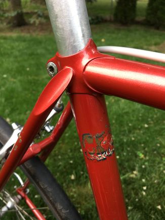 Seat cluster with point but different stays