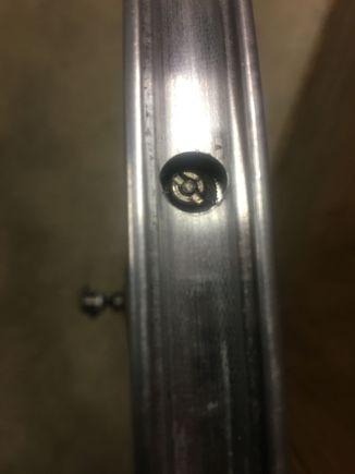 Hard to see, but spoke at top of slot