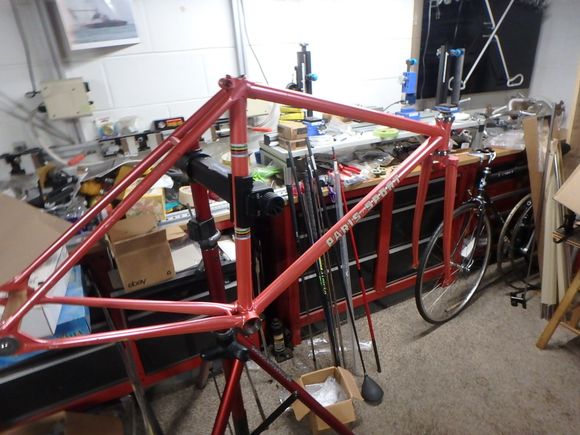 It is a cute small frame, 44cm center to center, with a really nice pink paint.   Probably like the few Tomasso's we sold in the early 80's.