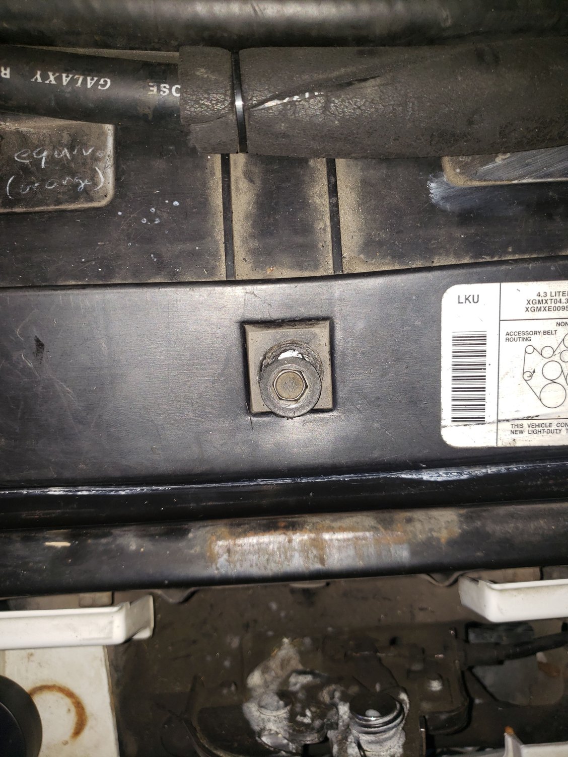 This show how the fan upper fan shroud mounting bolts had to be elongated.