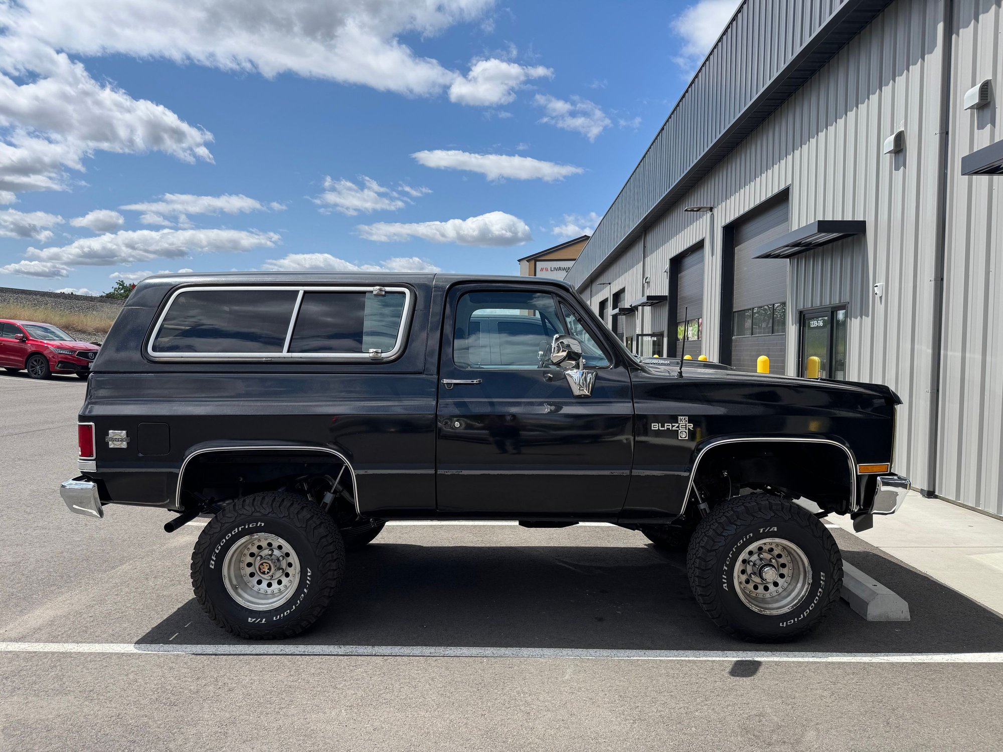 After the 4� lift, still on 32� tires 🤣