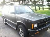 old blazer after my home done 100 dollar paint job.
1992 4x4 4 door Chevy S-10 blazer sport edition
