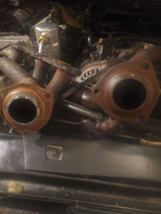 The one on the left is passenger side header. Also there were cracks on the #2 cylinder tube and where the camr together.