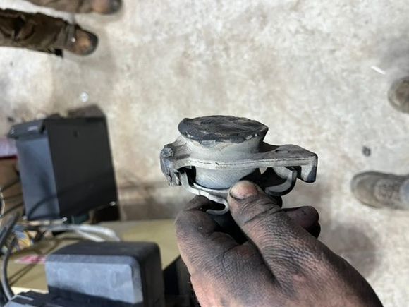 When we pulled the old engine with 372k km on it the engine mounts were shot 