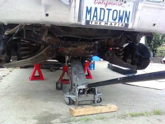 I dependent front suspension in