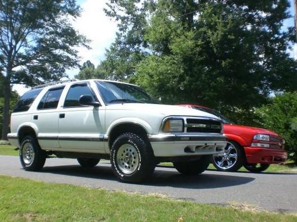 lifted up now :)

dont mind the ugly truck beside it :P