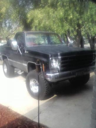 Show cased in my chicks driveway. LOL. Neighbors probalbly think thats a little cocky...COOL! Whatever. :)