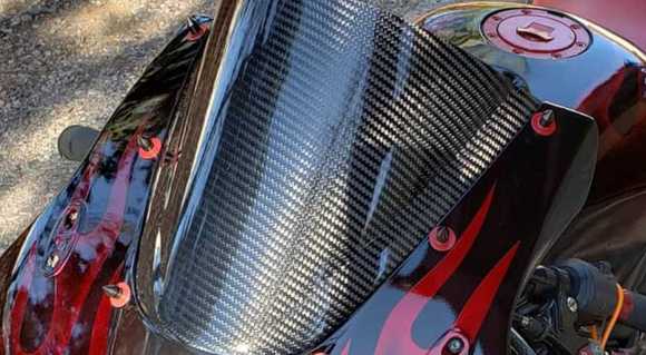 Just a closer look of the carbon fiber windscreen