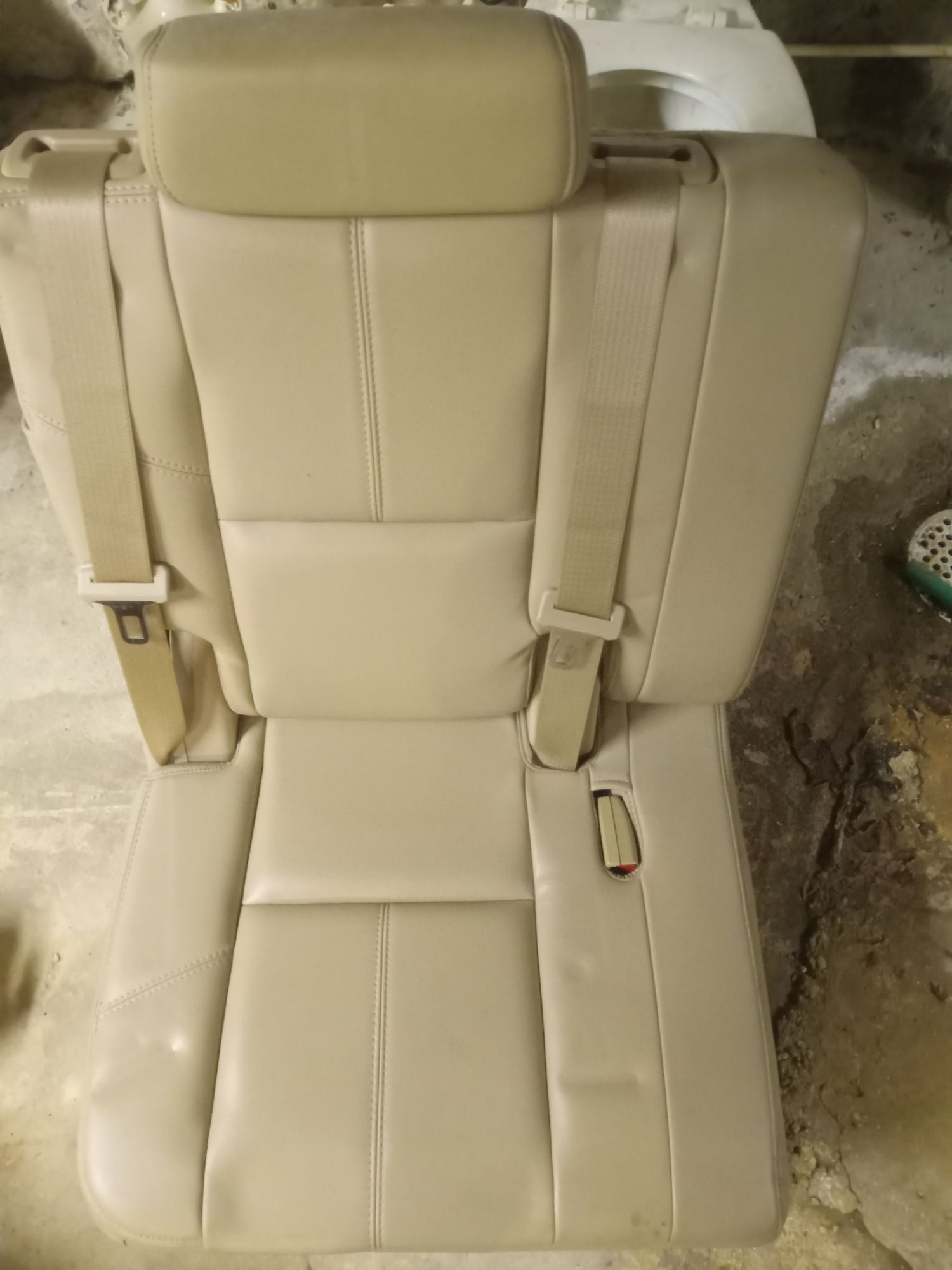 Interior/Upholstery - Chevy Tahoe 3rd Row Seats - Used - 2007 to 2014 Chevrolet Tahoe - Williamsport, MD 21795, United States