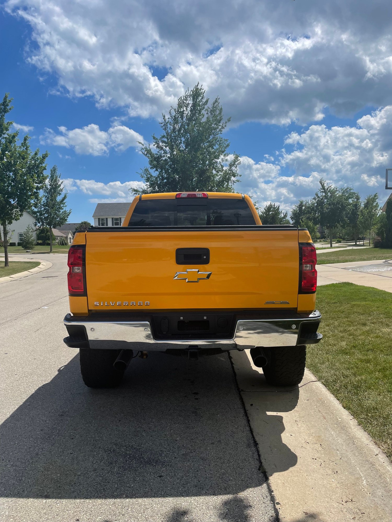 2017 Chevrolet Silverado 1500 - Silverado Black Widow - Used - VIN 3GCUKREC8HG282379 - 32,262 Miles - 8 cyl - 4WD - Automatic - Truck - Yellow - Oak Creek, WI 53154, United States