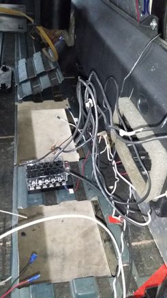 Wiring up solar panel fuse box