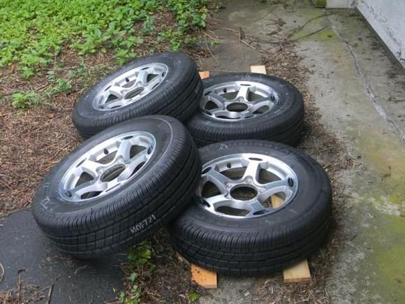 UNIROYAL TIGER PAW TOURING (TT) TIRES P205/70R/15