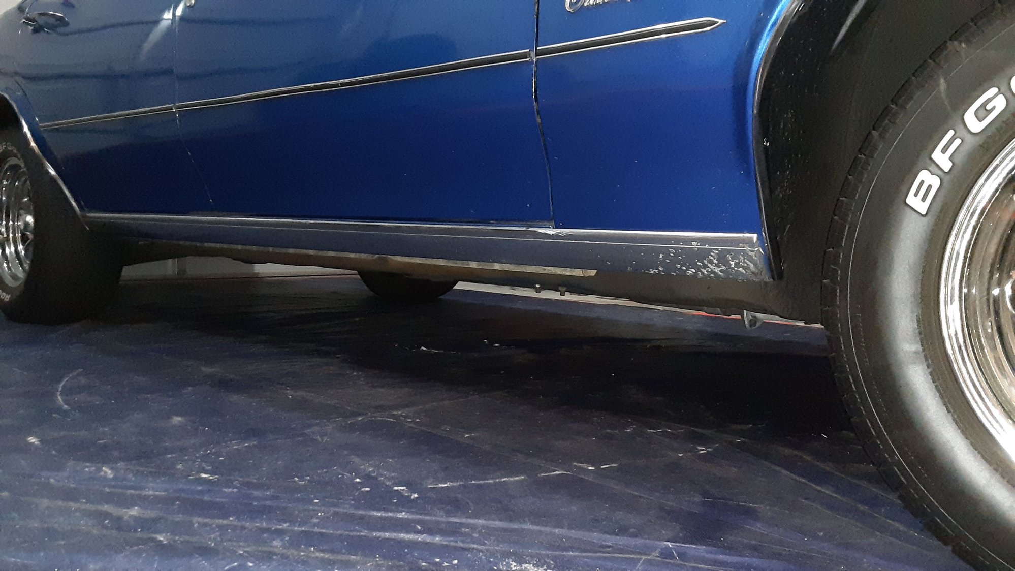 How does rocker panel trim remove on 72?