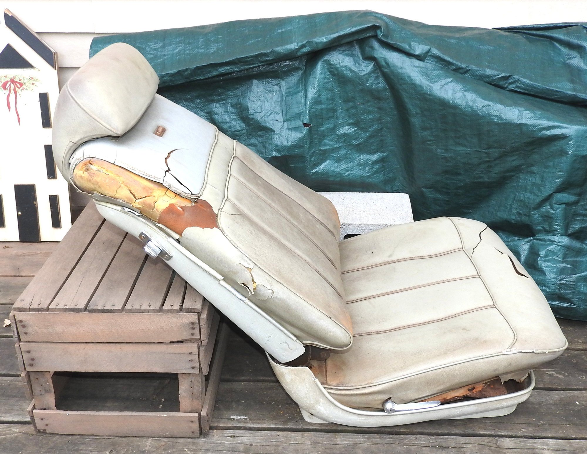 FS 1968 GM Bucket Seats, Passenger Reclining