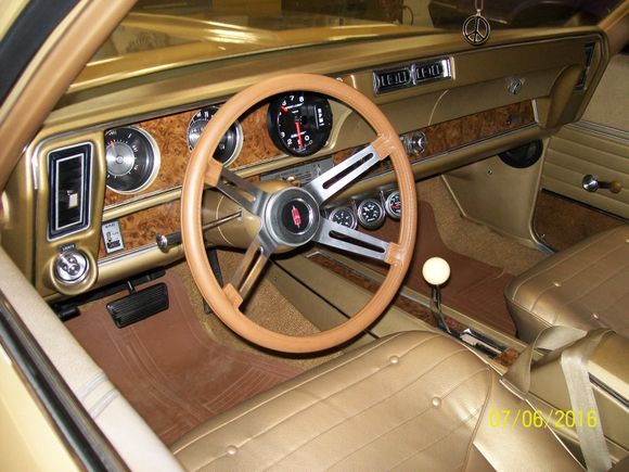 Linda Vaughn says " ya'll put a white knob on my shifter now"