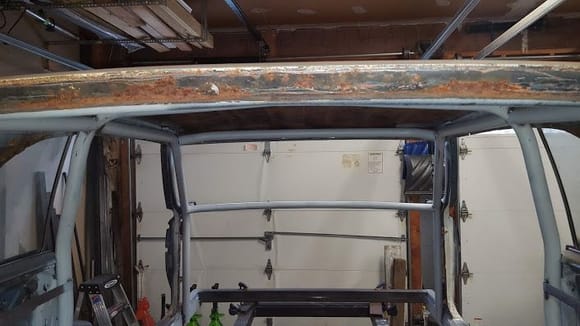 I like how all 3 roof bars are hidden in the roof.  Hopefully the headliner will cover them.