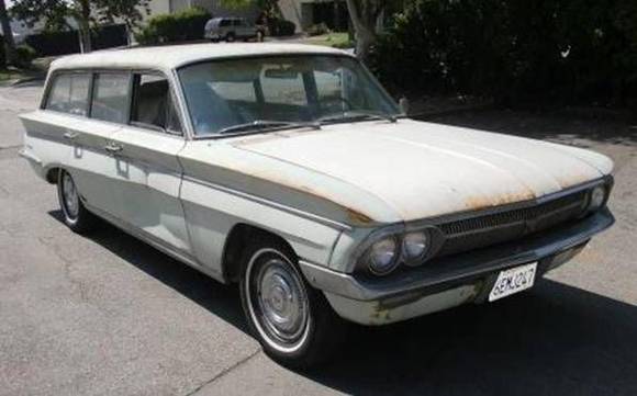 Green 1962 F-85 Deluxe Series Station Wagon. Running.